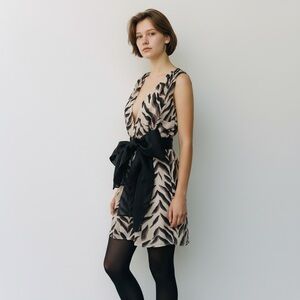 Valentino silk dress size 6 knee length animal print